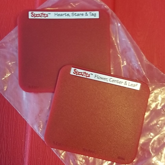 Sizzlits set of Flowers Center, Leaf, Hearts, Star - Picture 4 of 4